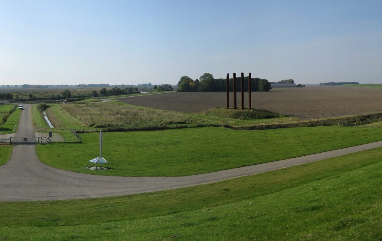polder gezien vanaf de zeedijk om de Dollard